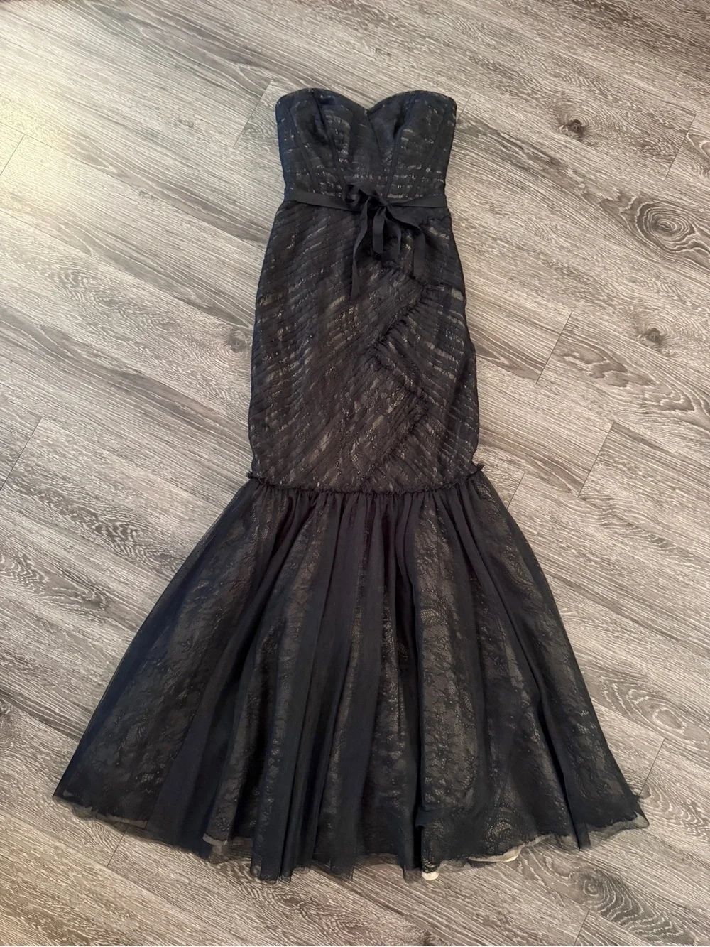 Monique Lhuillier Strapless Mermaid Gown